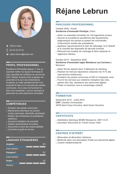 Exemple de CV de gardien d'immeuble avec photo, colonne latérale grise et éléments graphiques bleus