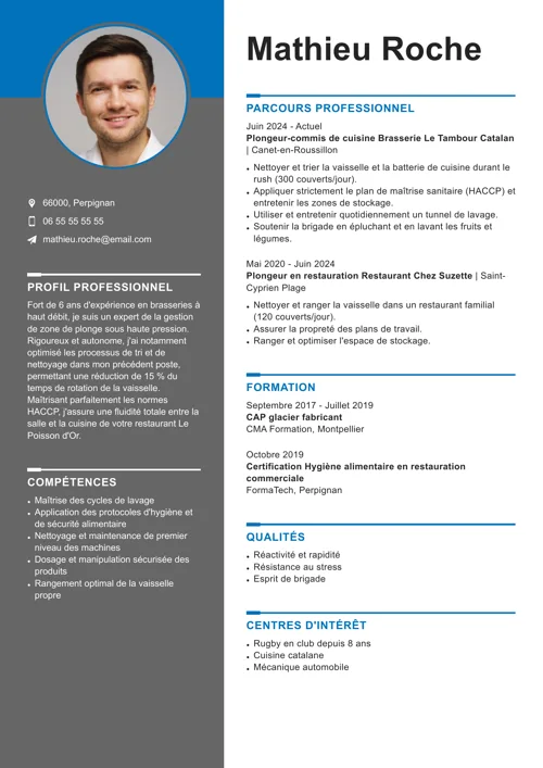 Exemple de CV de plongeur avec photo, colonne latérale grise et éléments graphiques bleus