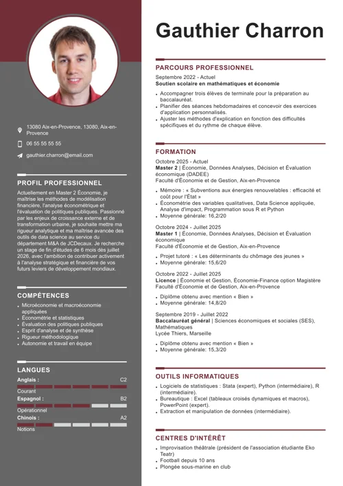 Exemple de CV universitaire avec photo, colonne latérale grise et éléments graphiques rouges