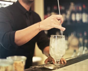 CV pour un barman (barmaid) : débutant/expérimenté