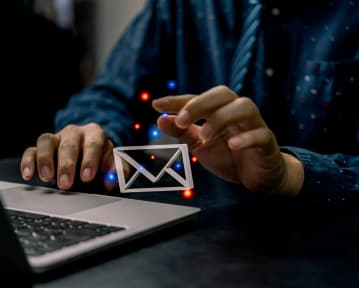 Mail de remerciement d’entretien [4 exemples efficaces]