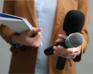 CV de journaliste : exemple et guide complet pour 2026