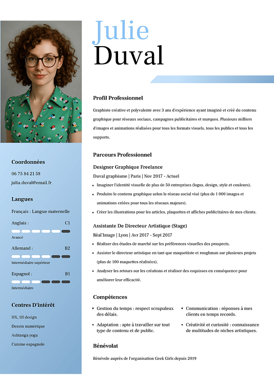 Modèle de CV original avec photo, titre bleu et mise en page épurée