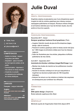 Modèle de CV professionnel avec photo et bandeau latéral gris