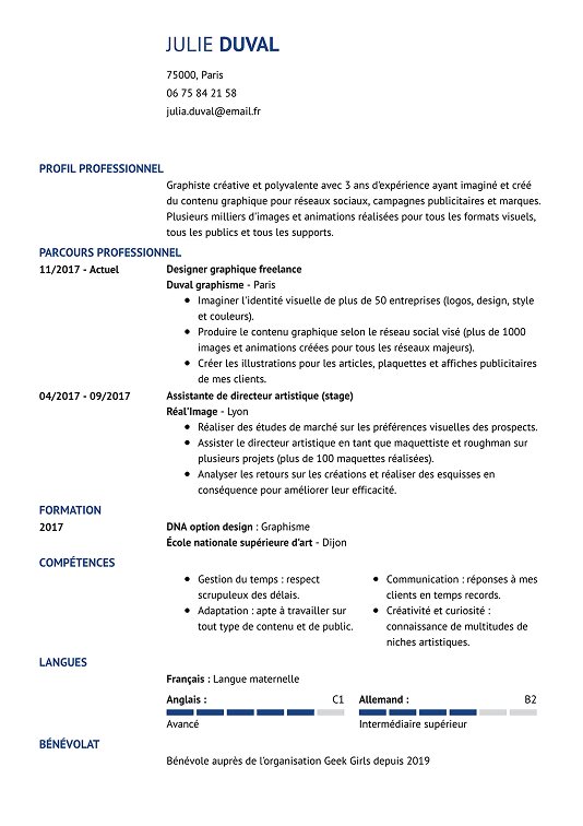 Modèle de CV simple avec accents bleus et lignes fines