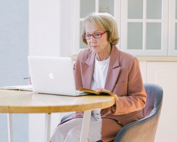 Les seniors et les technologies au travail (étude 2021)